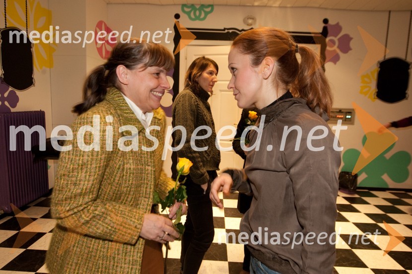 Jelena Sitar Cvetko, nekdanja umetniška vodja Lutkovnega gledališča in Maja Kunšič, igralkaVsi drugačni, vsi čudni, premiera v Lutkovnem gledališču Ljubljana