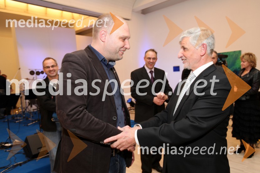 	Mitja Čander, programski direktor javnega zavoda EPK Maribor 2012 in Nikolaj R. Kolar, nadomestni župan Mestne občine Slovenj GradecEPK Maribor 2012: Otvoritev EPK v Slovenj Gradcu