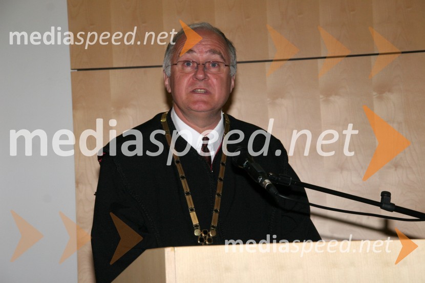 Dr. Uroš MilutinovićPromocija doktorjev znanosti Univerze v Mariboru