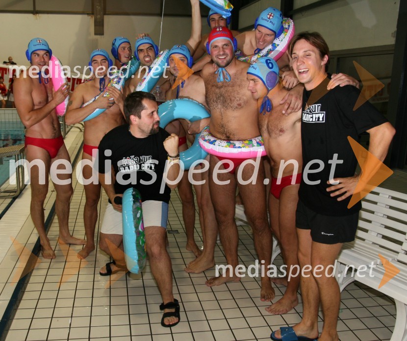 Ekipa, ki je igrala za Radio CityVaterpolo, dobrodelna tekma Radia City