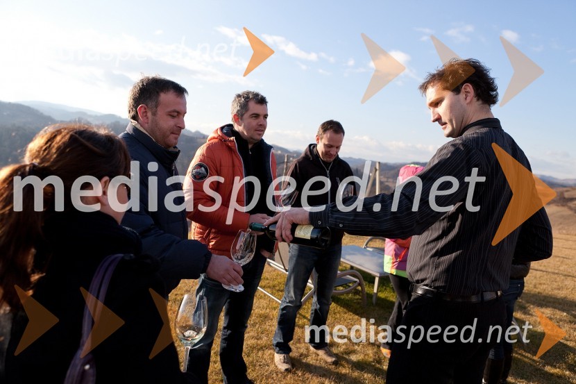 Uroš Mur, Igor Movrin in Rastko Kralj10. Linina trgatev, vinogradništvo Doppler