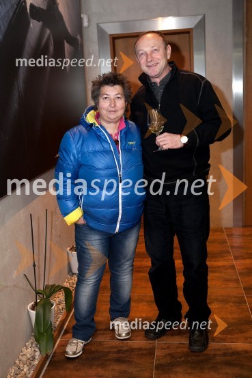 	Dragica Petrovič, režiserka in producentka ter Stane Kocutar, odgovorni urednik Radia Maribor in mestni viničar mesta Maribor10. Linina trgatev, vinogradništvo Doppler