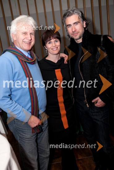 Andrej Šifrer, glasbenik, njegova spremljevalka in Jan Plestenjak, pevec10. Linina trgatev, vinogradništvo Doppler