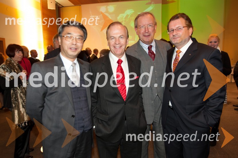 Rongmin Sun, veleposlanik Kitajske v Sloveniji, Jože Anderlič, direktor Kranjske investicijske družbe d.o.o. in lastnik hotela Mons, dr. Erwin Kubesch, veleposlanik Avstrije v Sloveniji in Rimutis Klevečka, veleposlanik republike LitveSprejem indijske ambasade