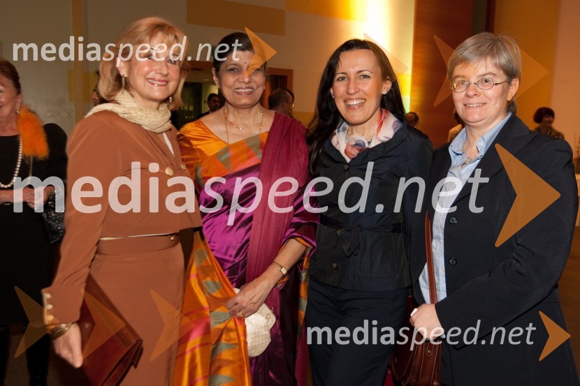 Doroteja Omahen, avtorica knjige Okusi sveta, Veena Jerome, Nataša Drummond in Monica CaltranSprejem indijske ambasade