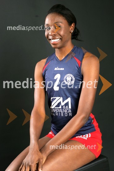 Janelle Hester, odbojkaricaOdbojkarice Nova KBM Branik