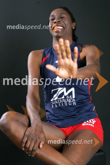 Janelle Hester, odbojkaricaOdbojkarice Nova KBM Branik