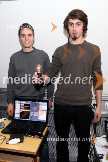 Matej Šnajder in Sašo ZemljičUniverza v Mariboru, predstavitve študentskih projektov