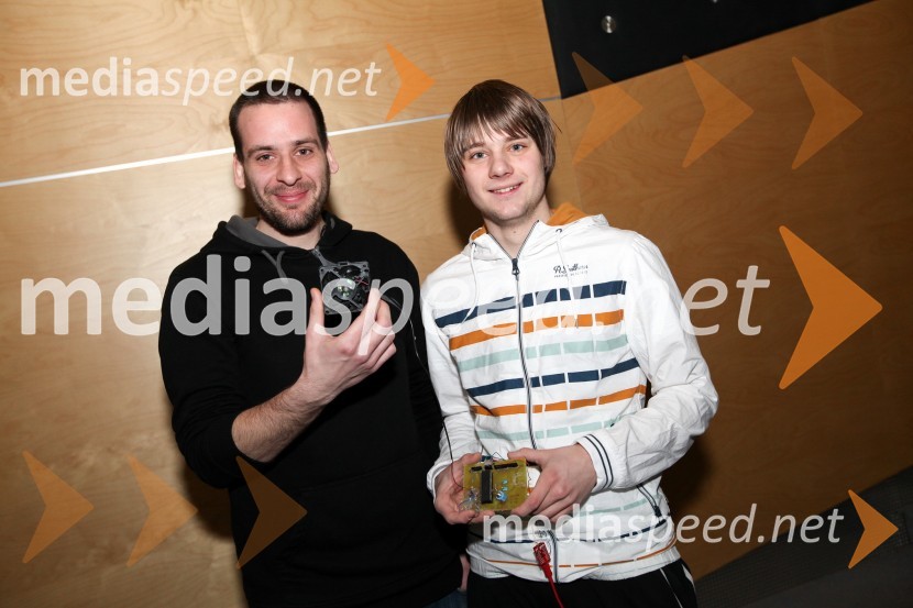 Miha Vučko in Dejan LužničUniverza v Mariboru, predstavitve študentskih projektov