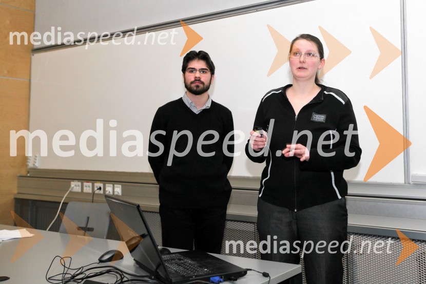 Luka Woititz in Maja KlančnikUniverza v Mariboru, predstavitve študentskih projektov