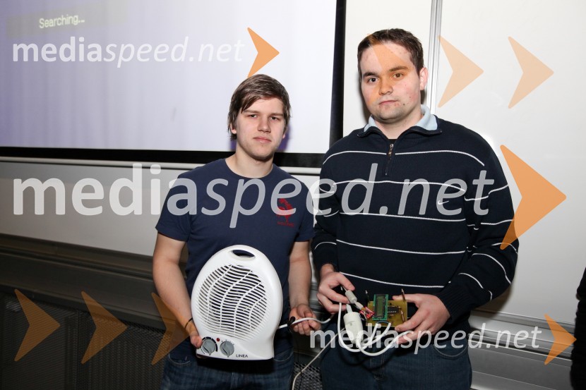 Matija Vrbovšek in Rok AjdnikUniverza v Mariboru, predstavitve študentskih projektov