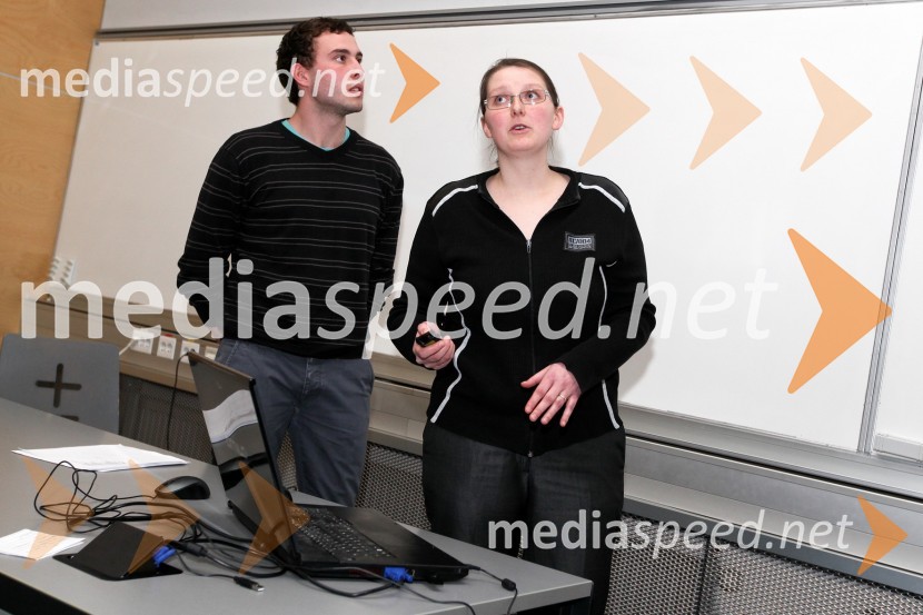 	Andraž Leitgeb in Maja KlančnikUniverza v Mariboru, predstavitve študentskih projektov