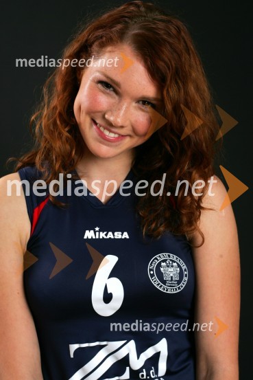 Nika Zidarič, odbojkaricaOdbojkarice Nova KBM Branik