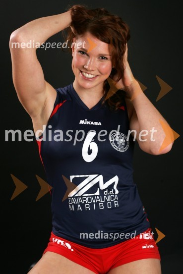 Nika Zidarič, odbojkaricaOdbojkarice Nova KBM Branik