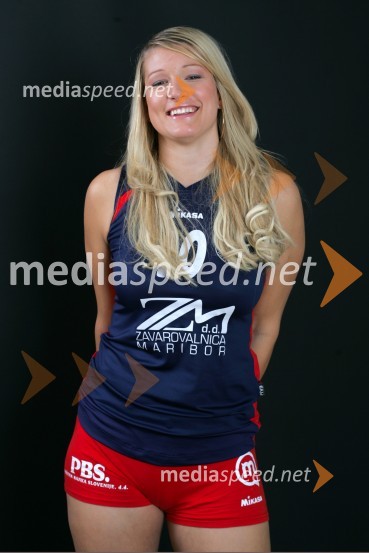 Maja Guštin, odbojkaricaOdbojkarice Nova KBM Branik