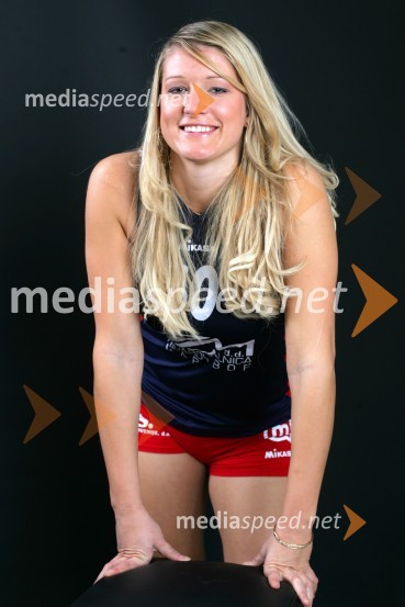 Maja Guštin, odbojkaricaOdbojkarice Nova KBM Branik