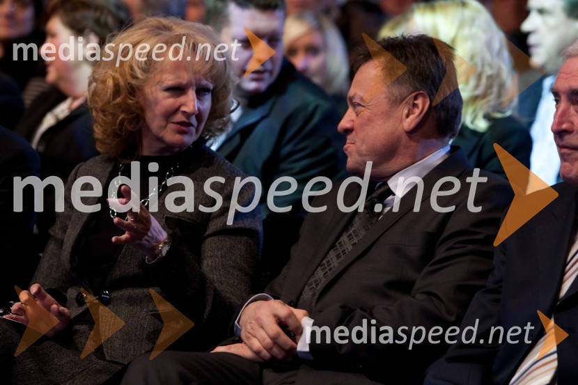 Blanka Šetinc, svetovalka za odnose z javnostmi v Kliničnem centru in Zoran JankovičSlovenec leta 2011 je ... Jože Colarič