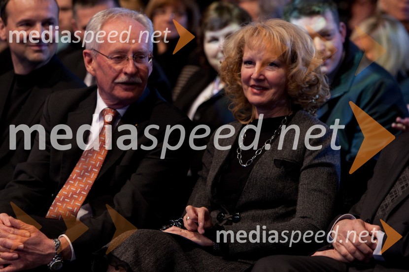 Zlatko Šetinc, glavni in odgovorni urednik Nedeljskega dnevnika in soproga Blanka Šetinc, svetovalka za odnose z javnostmi v Kliničnem centruSlovenec leta 2011 je ... Jože Colarič