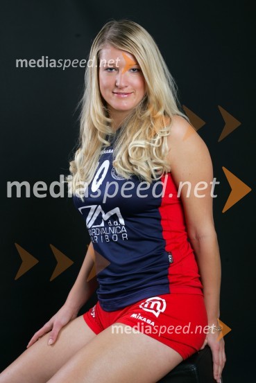 Maja Guštin, odbojkaricaOdbojkarice Nova KBM Branik