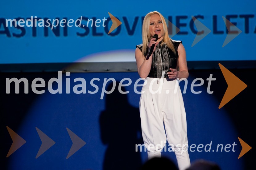 Nuša Derenda, pevkaSlovenec leta 2011 je ... Jože Colarič