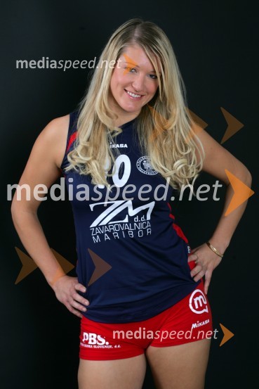 Maja Guštin, odbojkaricaOdbojkarice Nova KBM Branik