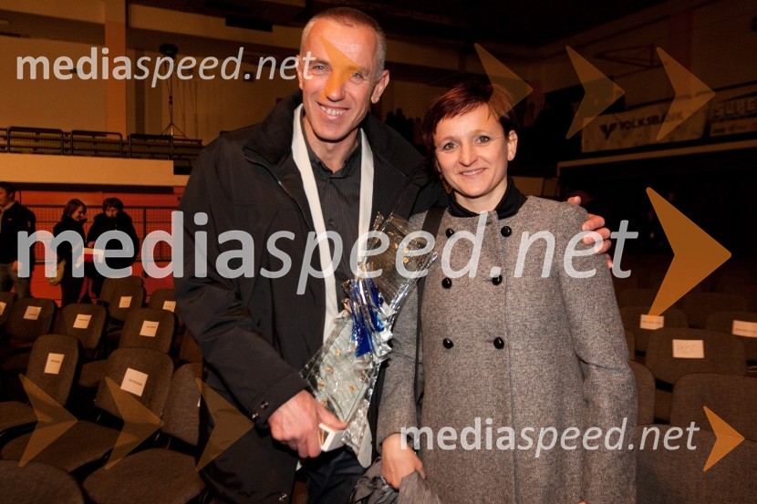 Miro Kregar, triatlonec in soproga MetaSlovenec leta 2011 je ... Jože Colarič