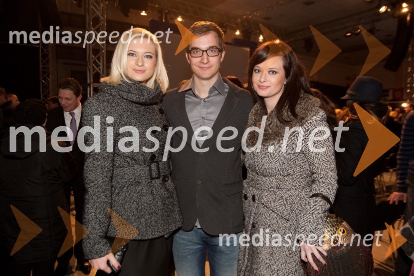 Marika Savšek, miss Universe 2010, brat Janez in sestra AnaSlovenec leta 2011 je ... Jože Colarič