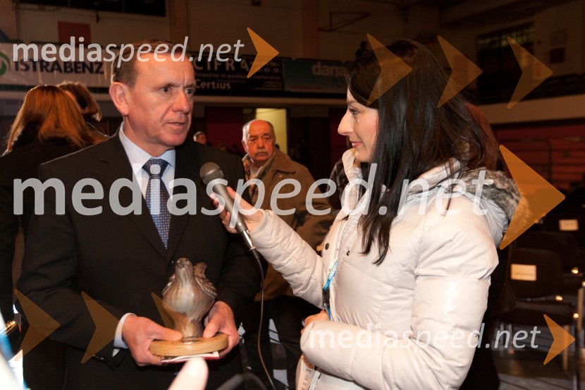 Jože Colarič, predsednik uprave Krka d.d. in Tanja Vidic Goršak, TV VeseljakSlovenec leta 2011 je ... Jože Colarič