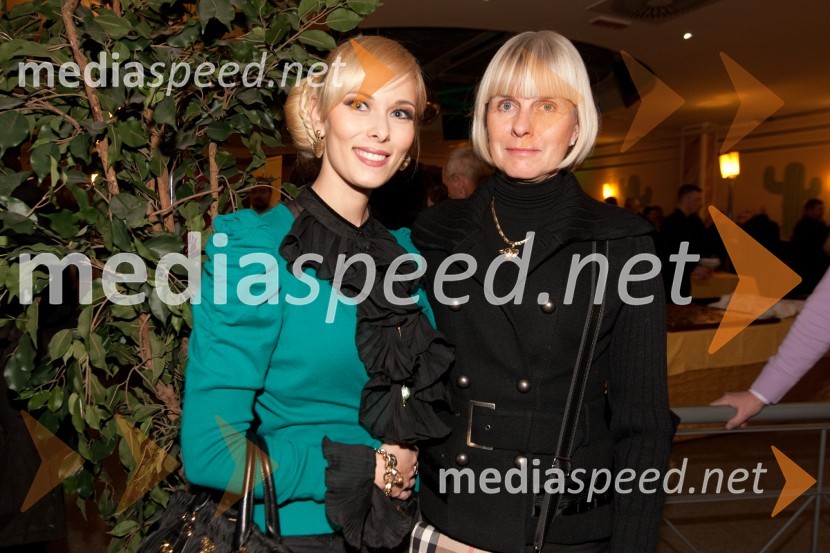 Pia Pustovrh, voditeljica in botra Pika Fornezzi RobičSlovenec leta 2011 je ... Jože Colarič