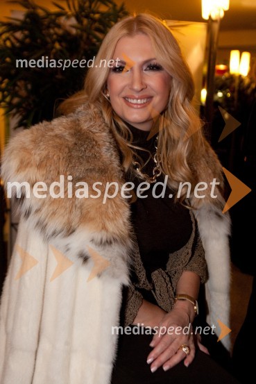 Helena Blagne, pevkaSlovenec leta 2011 je ... Jože Colarič