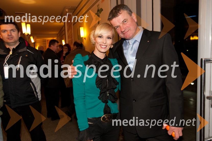 Pia Pustovrh, voditeljica in Ivo ČarmanSlovenec leta 2011 je ... Jože Colarič