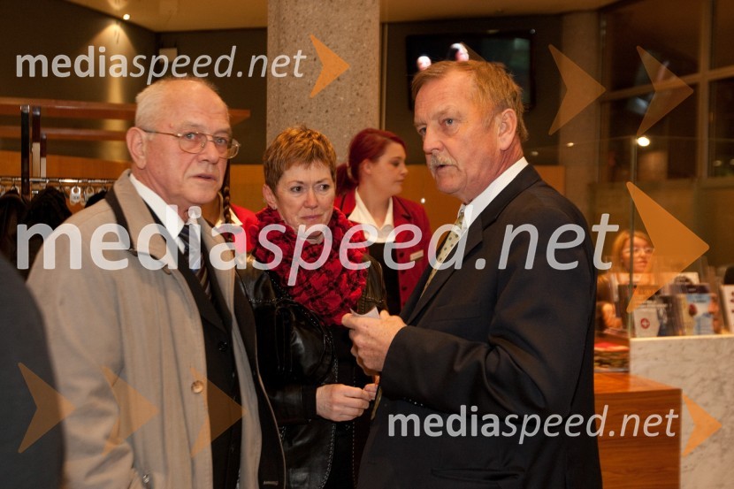 Bine Matoh, igralec in Bojan Bratina, ravnatelj Gimnazije Nova Gorica
Stari ko zemlja, kakšnih petinštirideset, premiera v SNG Nova Gorica