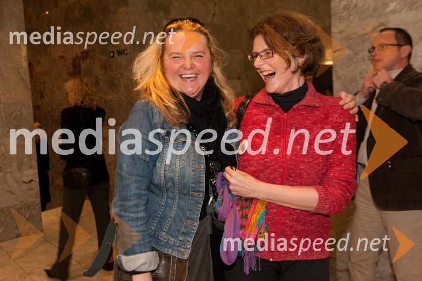 Katja Pegan, direktorica Gledališča Koper in Tea Rogelj, dramaturginjaStari ko zemlja, kakšnih petinštirideset, premiera v SNG Nova Gorica