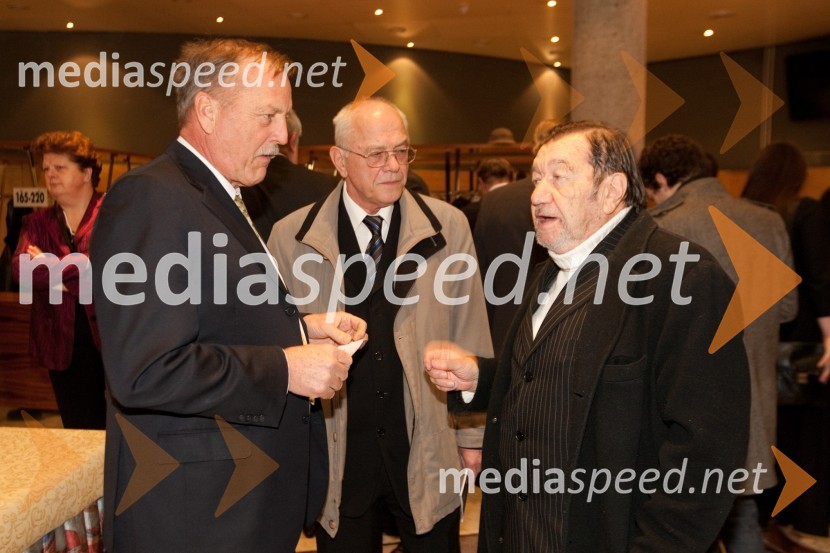 Bojan Bratina, ravnatelj Gimnazije Nova Gorica, Bine Matoh, igralec in Sergej Ferrari, igralecStari ko zemlja, kakšnih petinštirideset, premiera v SNG Nova Gorica