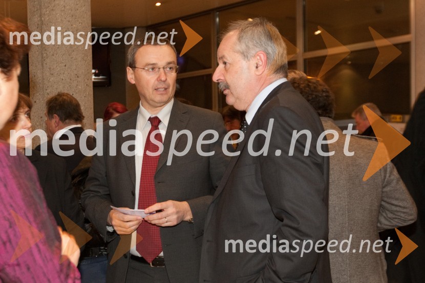 ... in Marjan Mateta, podpredsednik GZSStari ko zemlja, kakšnih petinštirideset, premiera v SNG Nova Gorica