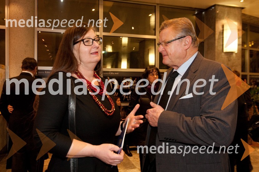 Mojca Kranjc, dramaturginja in Dušan Mlakar, režiserStari ko zemlja, kakšnih petinštirideset, premiera v SNG Nova Gorica