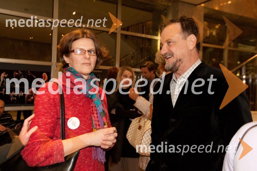 Tea Rogelj, dramaturginja in Primož Bebler, režiserStari ko zemlja, kakšnih petinštirideset, premiera v SNG Nova Gorica