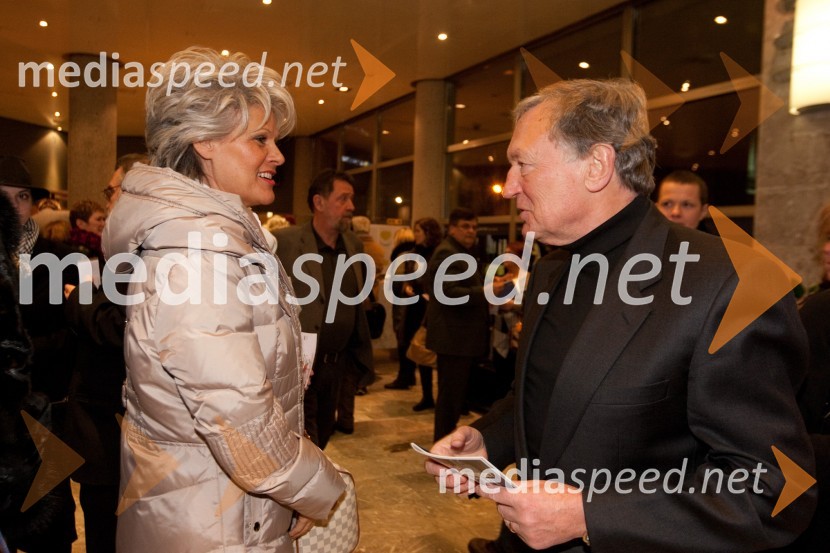 Miranda Brataševec, podjetnica, sestra pokojnega Silvana Furlana
 in 	Tomaž Vuga, arhitektStari ko zemlja, kakšnih petinštirideset, premiera v SNG Nova Gorica