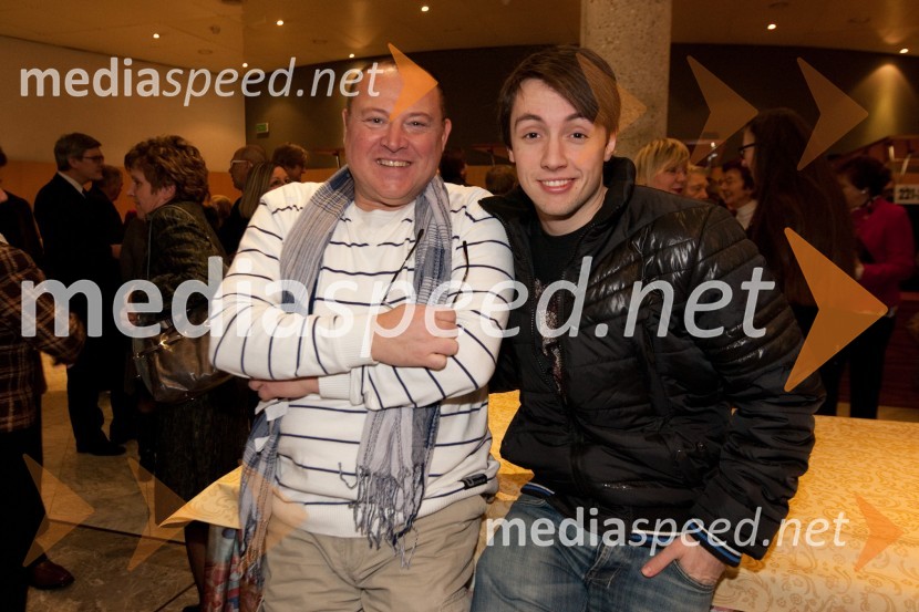 Nace Junkar, pevec in Aleks Volasko, glasbenikStari ko zemlja, kakšnih petinštirideset, premiera v SNG Nova Gorica