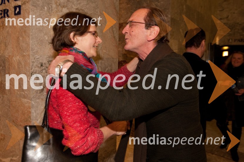 Tea Rogelj, dramaturginja in Boro Vujičič, inscipientStari ko zemlja, kakšnih petinštirideset, premiera v SNG Nova Gorica