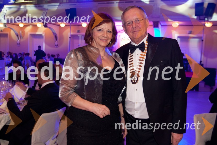 Franci Mugerle predsednik Rotary kluba Ljubljana in soproga Meta23. Veliki Rotarijski ples
