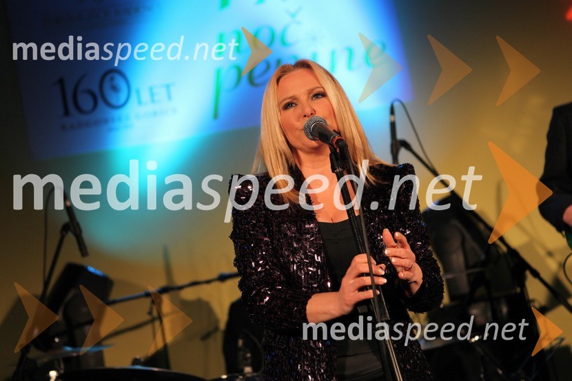 Nuša Derenda, pevka17. noč penine