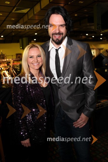 Nuša Derenda in Petar Grašo, pevca17. noč penine