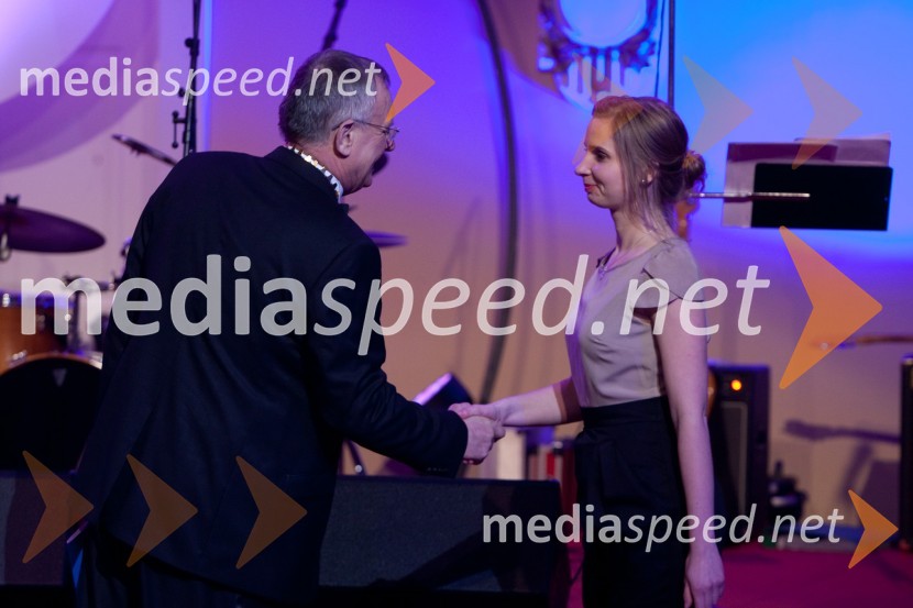 Franci Mugerle predsednik Rotary kluba Ljubljana in Anja Bunderla, prejemnica štipendije23. Veliki Rotarijski ples