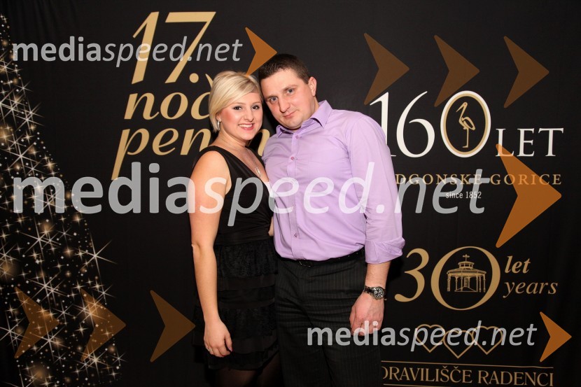 		
 	Simona Žugelj, Vinska kraljica Slovenije 2011 in Jože Cajnar, direktor kmetijske zadruge Metlika17. noč penine