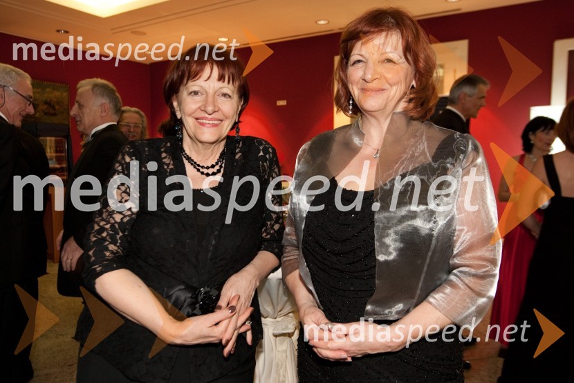 Nataša Pezdirc, soproga nekdanjega predsednika Rotary kluba in Meta Mugerle, soproga predsednika Rotary kluba23. Veliki Rotarijski ples
