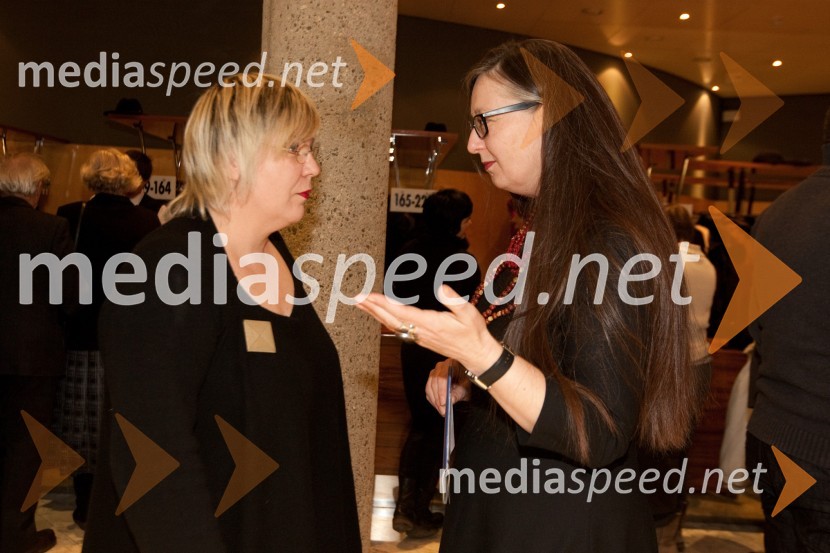 Ira Ratej, umetniška vodja SNG Nova Gorica in Mojca Kranjc, dramaturginjaStari ko zemlja, kakšnih petinštirideset, premiera v SNG Nova Gorica