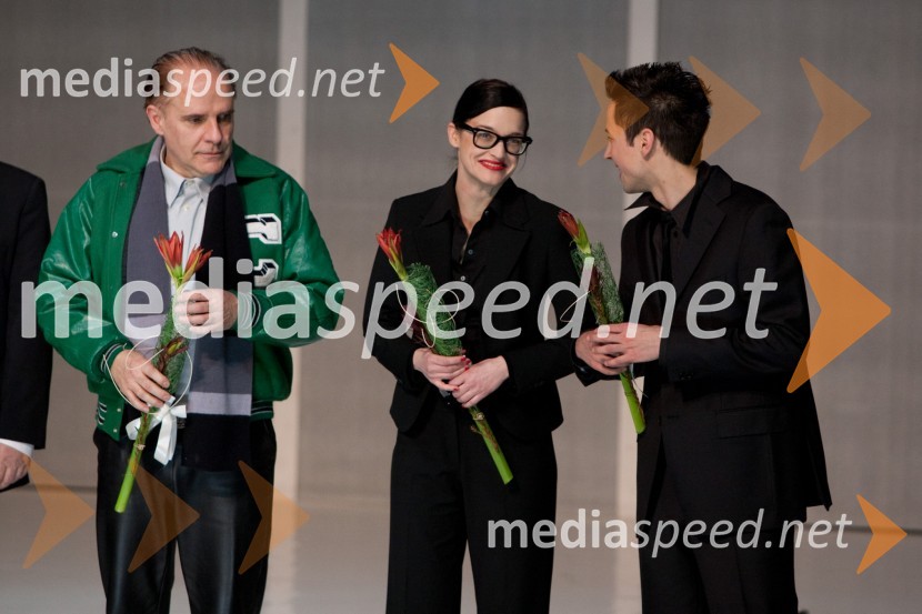 Milan Vodopivec, igralec, Vesna Vončina, igralka in Andrej Zalesjak, igralecStari ko zemlja, kakšnih petinštirideset, premiera v SNG Nova Gorica