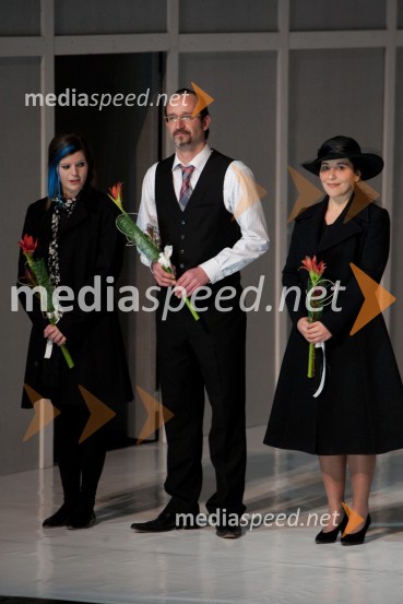 Maruša Kink, igralka, Blaž Valič, igralec in Marjuta Slamič, igralkaStari ko zemlja, kakšnih petinštirideset, premiera v SNG Nova Gorica