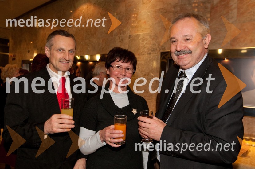 Marjan Širaj, Ajpes, soproga Mira in Marjan Mateta, podpredsednik GZSStari ko zemlja, kakšnih petinštirideset, premiera v SNG Nova Gorica